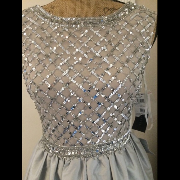 NEW Aidan Mattox [SZ 0‎ ] Embellished Bodice Taffeta Ballgown in Silver - Picture 7 of 16